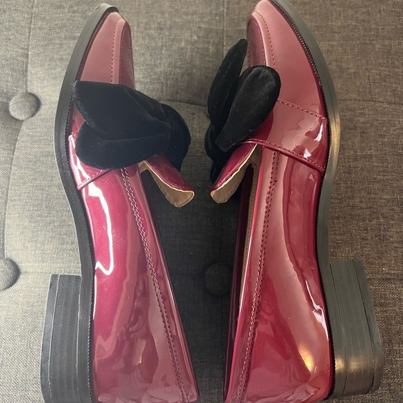 Nine West Women's Glossy Burgundy Flats with Velvet Black Bow - Picture 5 of 7